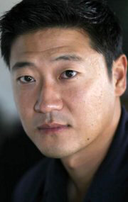 Актеры фильма Красное уведомление: Том Чои - роль: Mongolian Captain