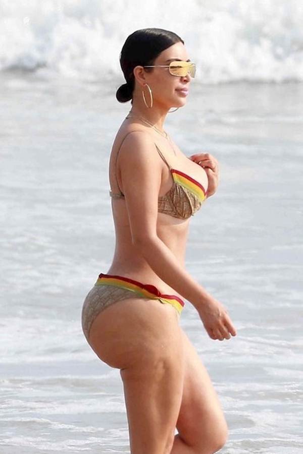 Ким Кардашьян в бикини без фотошопа