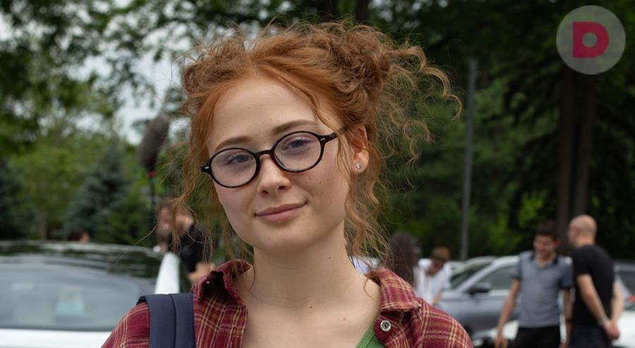 Читать краткое содержание сюжета всех 4 серий сериала Моя рыжая чудачка 2025 на канале Домашний