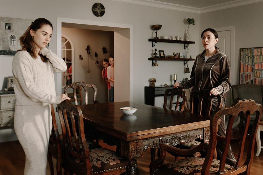 Читать краткое описание всех 4 серий сериала Виталя на канале Россия-1