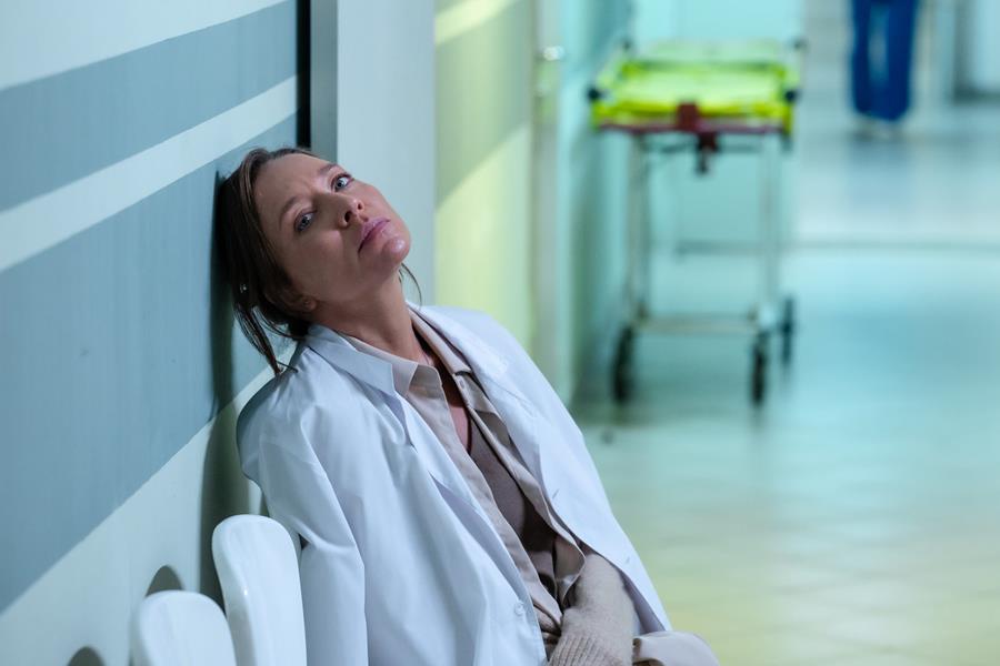 Читать краткое описание всех 4 серий фильма Моя чужая семья 2025 на канале Домашний