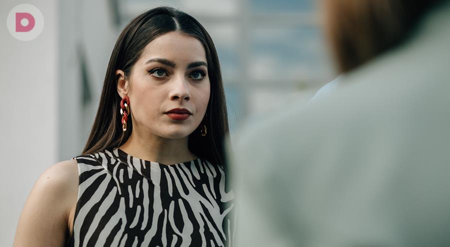 Читать краткое описание всех 4 серий фильма На разных берегах 2025 года на канале Домашний