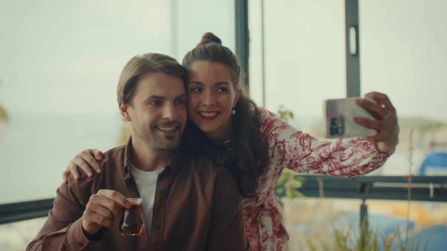 Читать краткое содержание сюжета всех 4 серий сериала Тысяча роз 2025 года на канале Россия