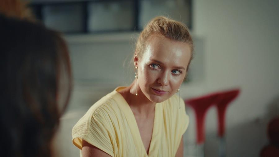 Читать краткое содержание всех 4 серий сериала Тысяча роз 2025 года на канале Россия