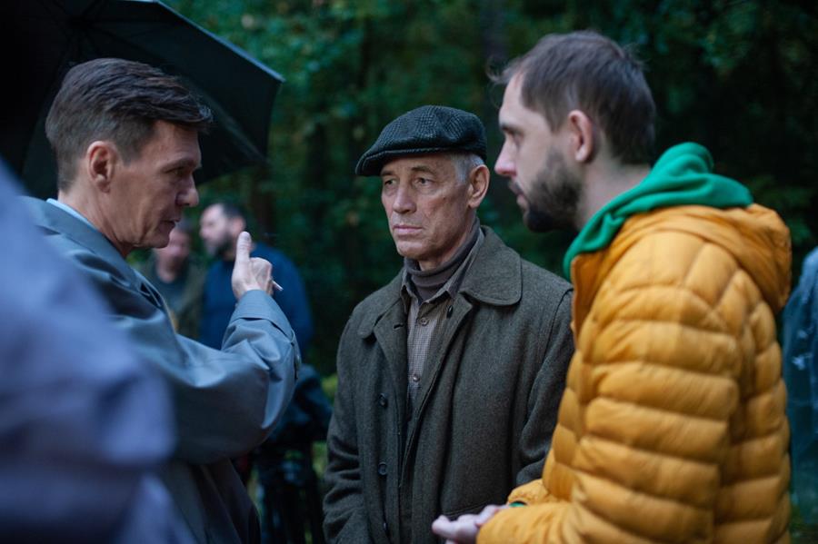 Читать краткое описание всех 8 серий сериала Враг у ворот 2025 года на Первом канале