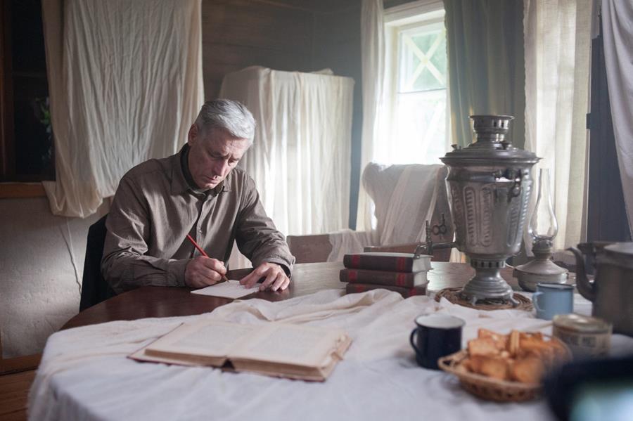 Читать краткое содержание всез 8 серий сериала Враг у ворот 2025 года на Первом канале