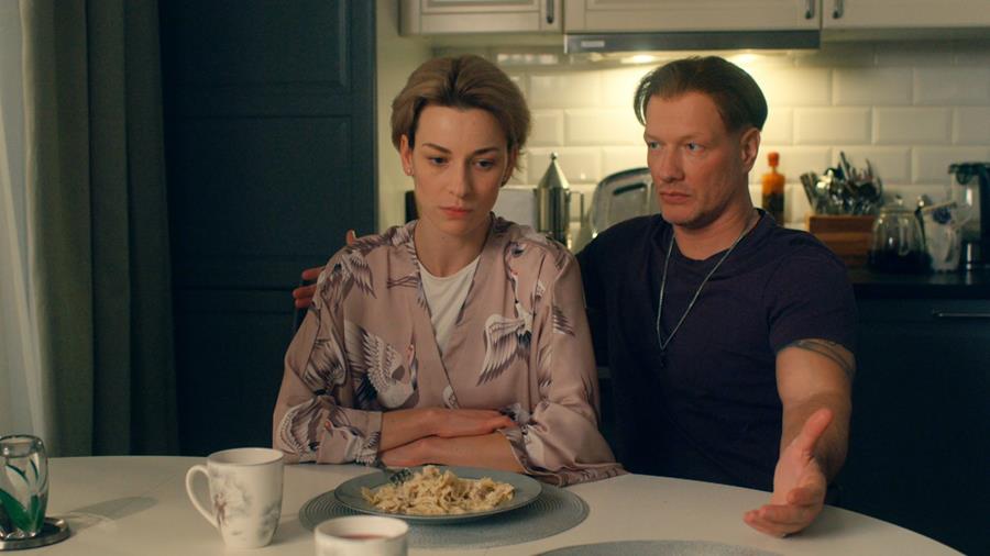 Читать краткое описание всех 20 серий и концовки фильма Акушер (2 сезон) 2025 года на канале НТВ