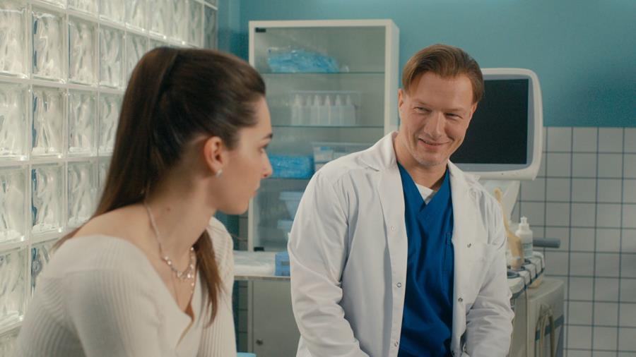 Читать краткое описание всех 20 серий сериала Акушер (2 сезон) 2025 года на канале НТВ