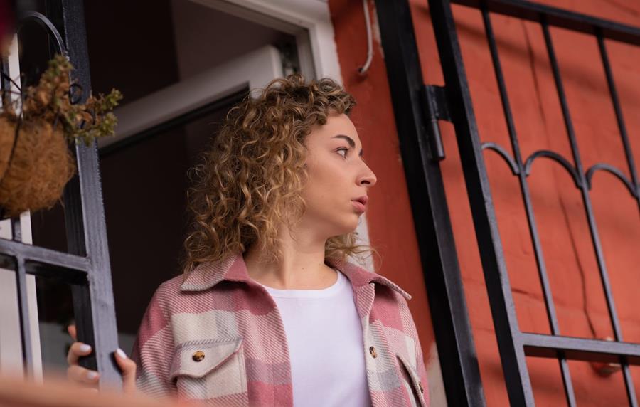 Читать краткое описание всех 4 серий и концовки сериала ЗАГС 2021 года на канале Россия