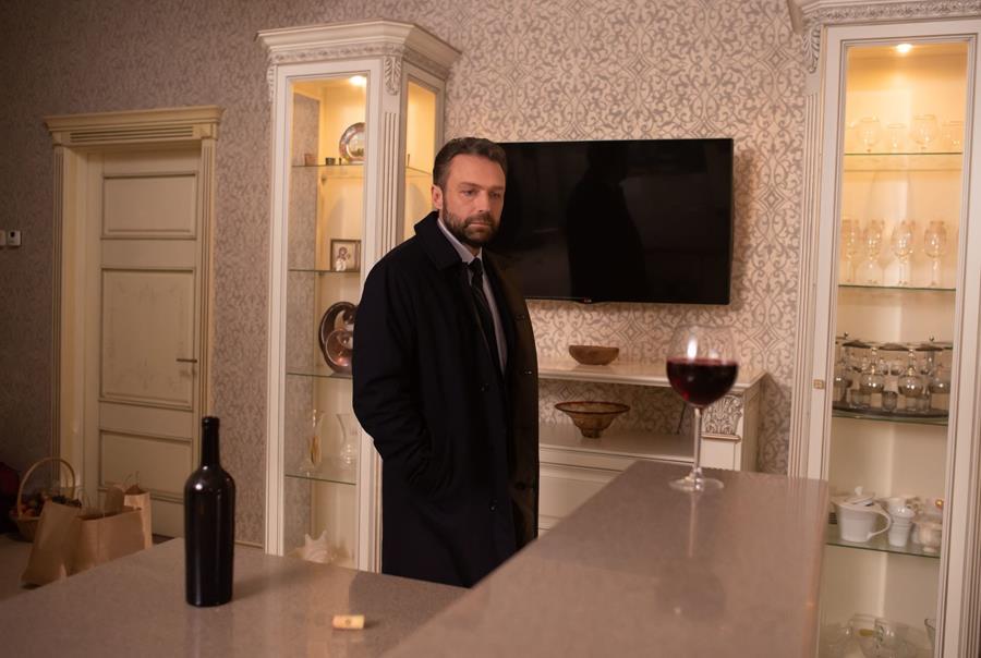 Читать краткое описание содержания всех 4 серий сериала ЗАГС 2021 года на канале Россия