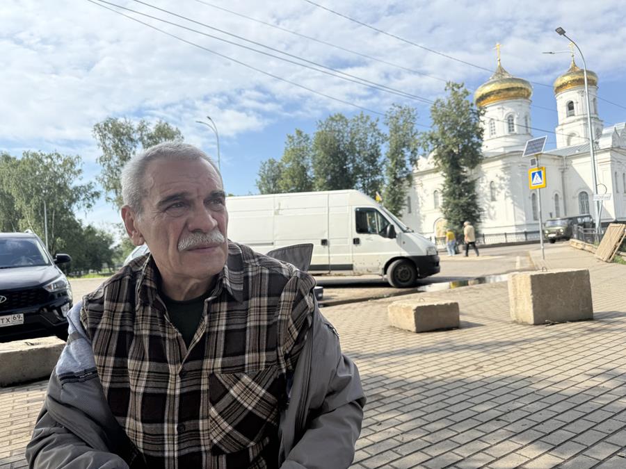 Читать краткое описание содержания всех 4 серий и концовки сериала Синий камень 2025 года на канале Россия 1