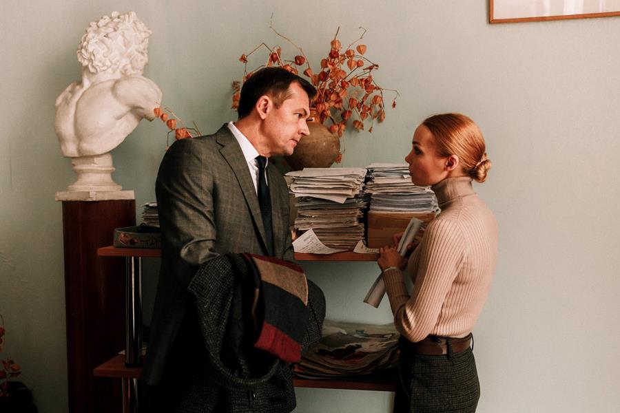 Читать краткое содержание сюжета всех 4 серий сериала Девятый вал 2022 года на канале Россия