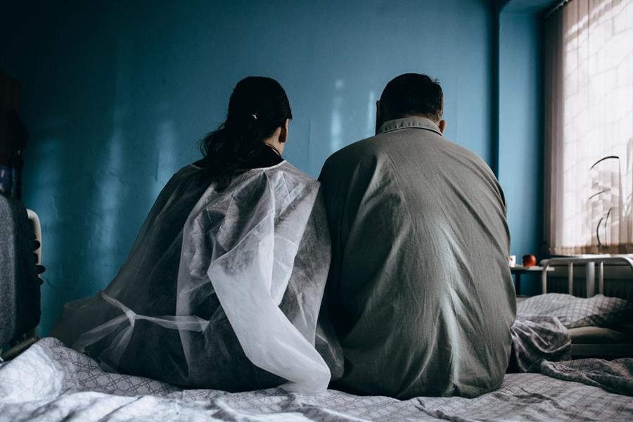 Читать краткое описание всех 4 серий и концовки сериала Девятый вал 2022 года на канале Россия