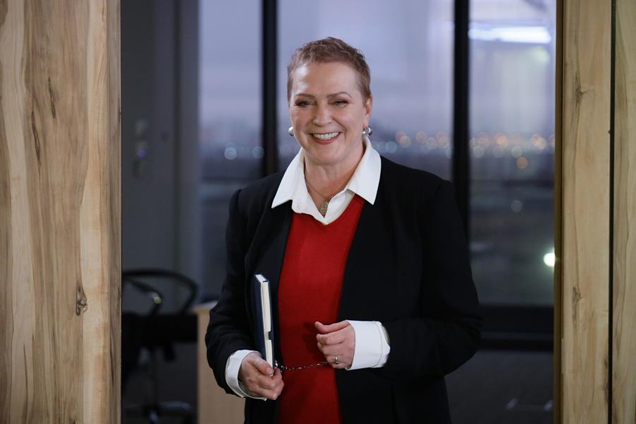 Читать краткое содержание всех 4 серий и концовки сериала Счастье на рыбьем меху 2025 года на канале Россия