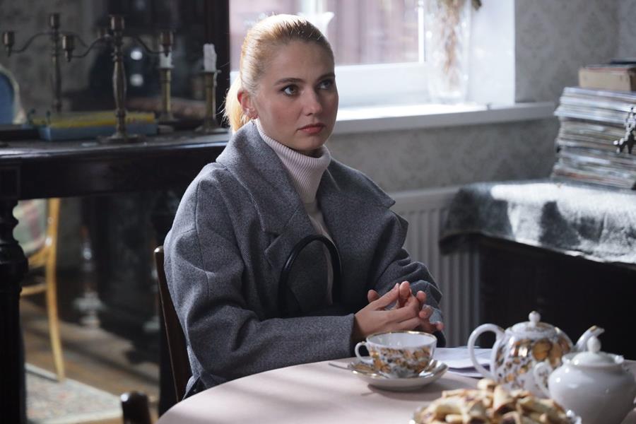 Читать краткое описание всех 4 серий и конвоки сериала Счастье на рыбьем меху 2025 года на канале Россия